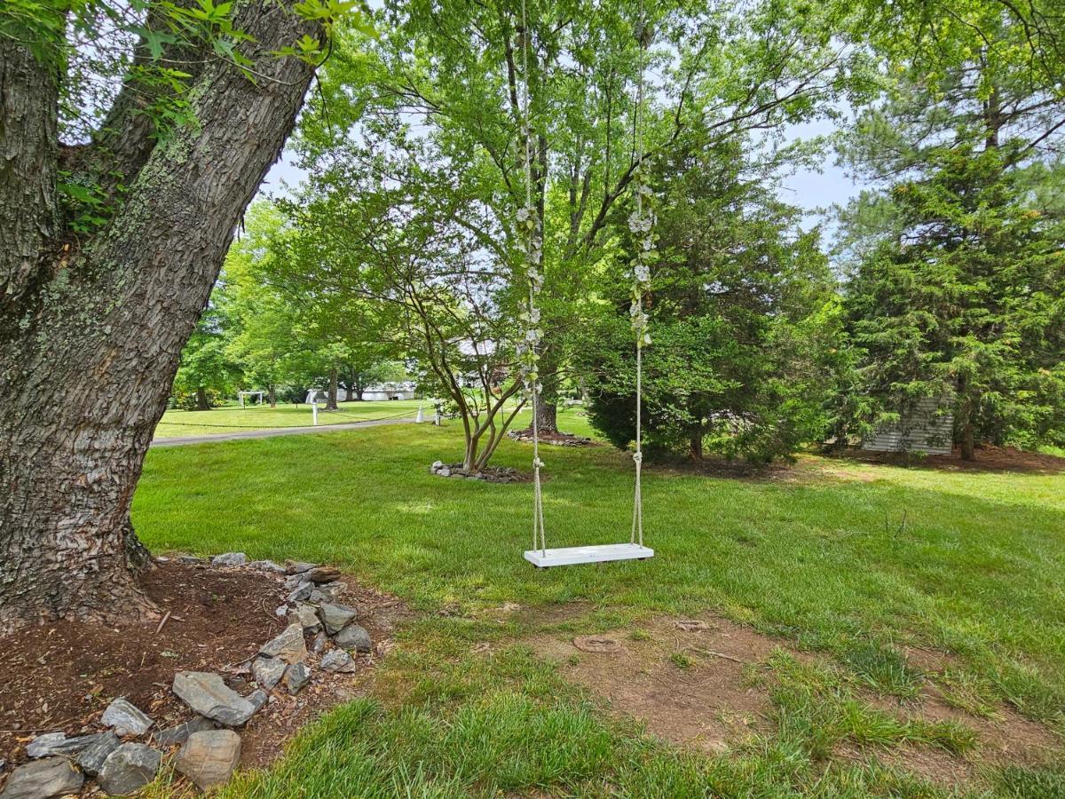 Bed and Breakfast Winridge Manor Madison Heights Екстер'єр фото